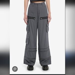 Junior's Hot Topic Wide Leg Gray Cargo Pants with Zipper Details